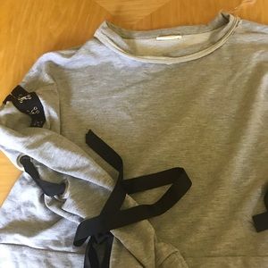 Grey sweater in very good condition